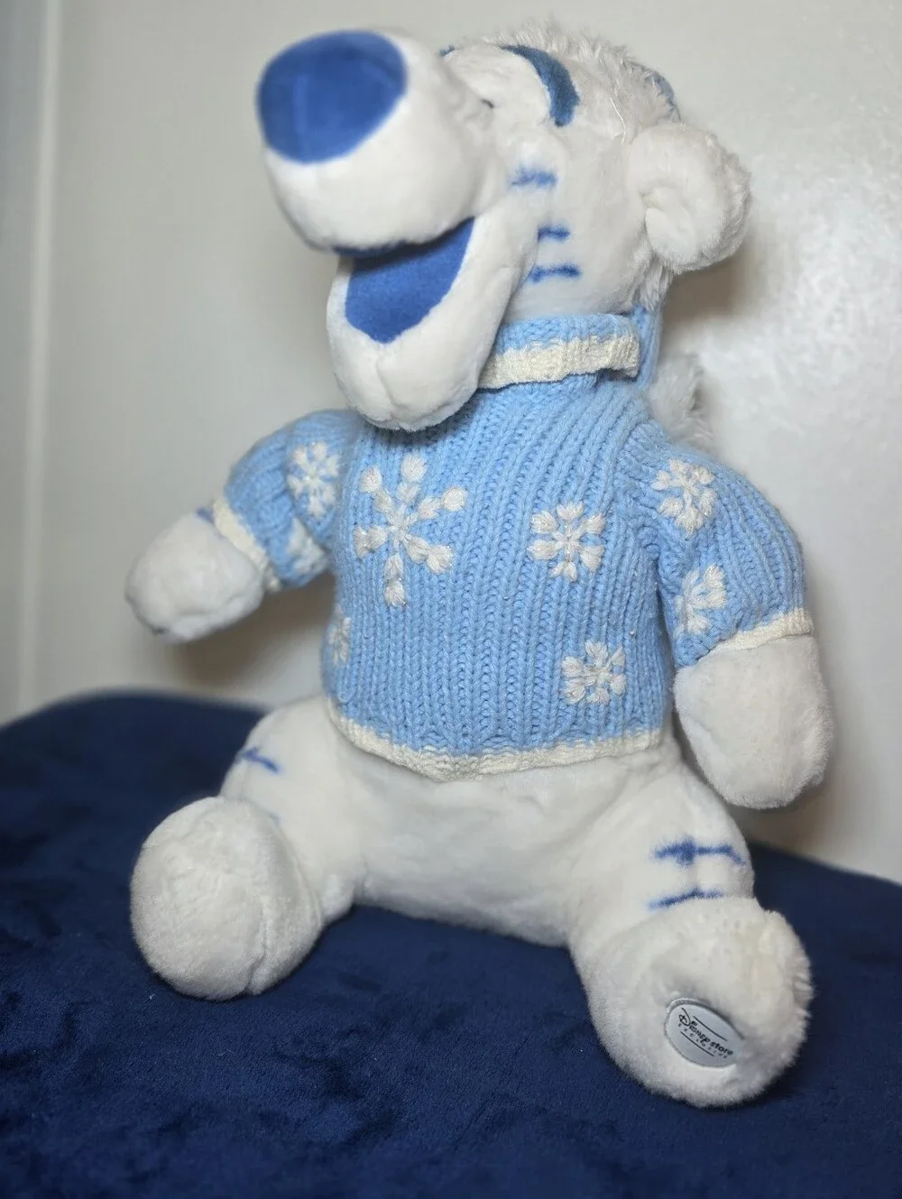VTG RETIRED Disney Store Exclusive Winter White Tigger 14